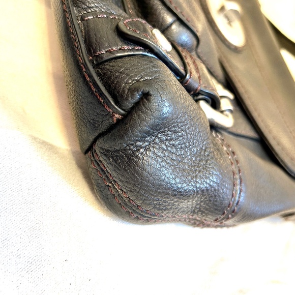 😍🌻 FOSSIL Leather Messenger Crossbody Bag Black Turn Lock Lined - Picture 2 of 8